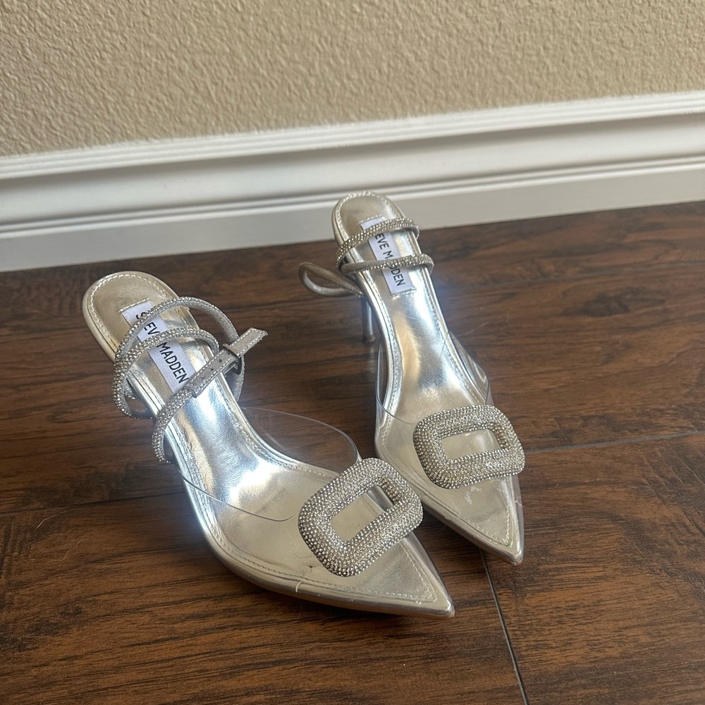 Steve Madden Vienna two piece toe pumps